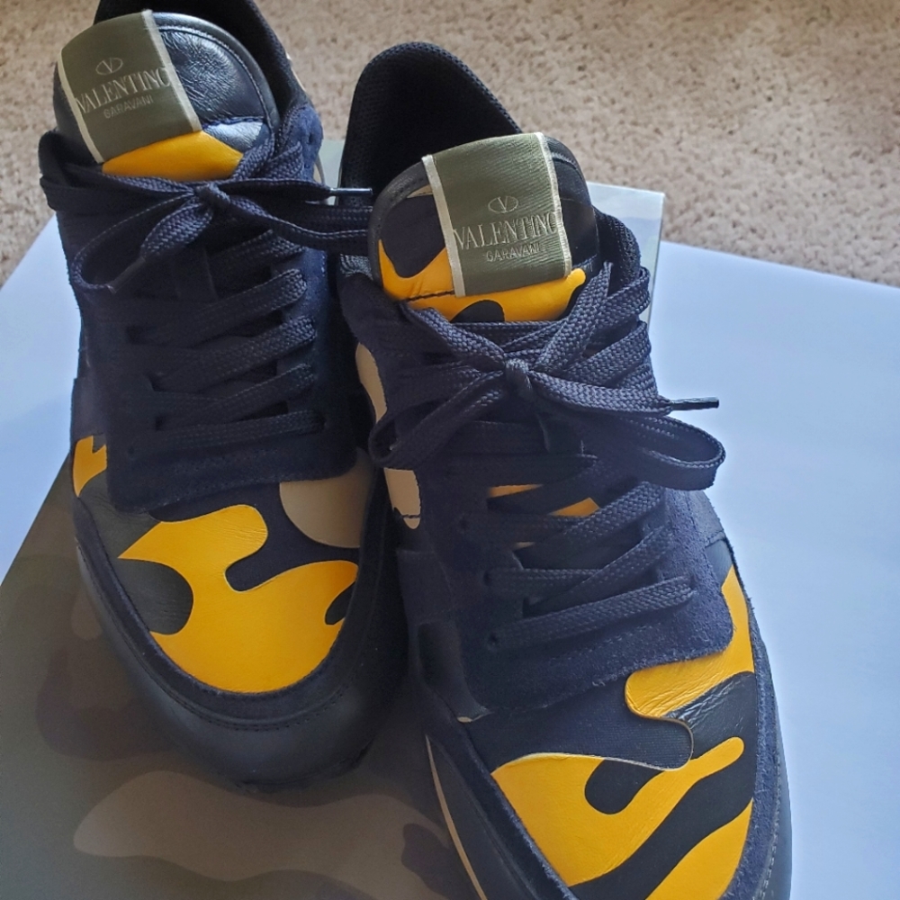Men's Valentino Sneakers SZ 43/US 10 Navy Blue and Gold Fatigue print